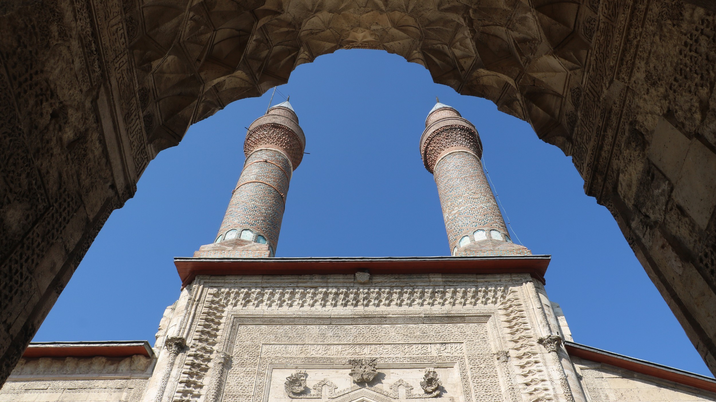 7 asırlık Çifte Minareli Medrese restore edilecek