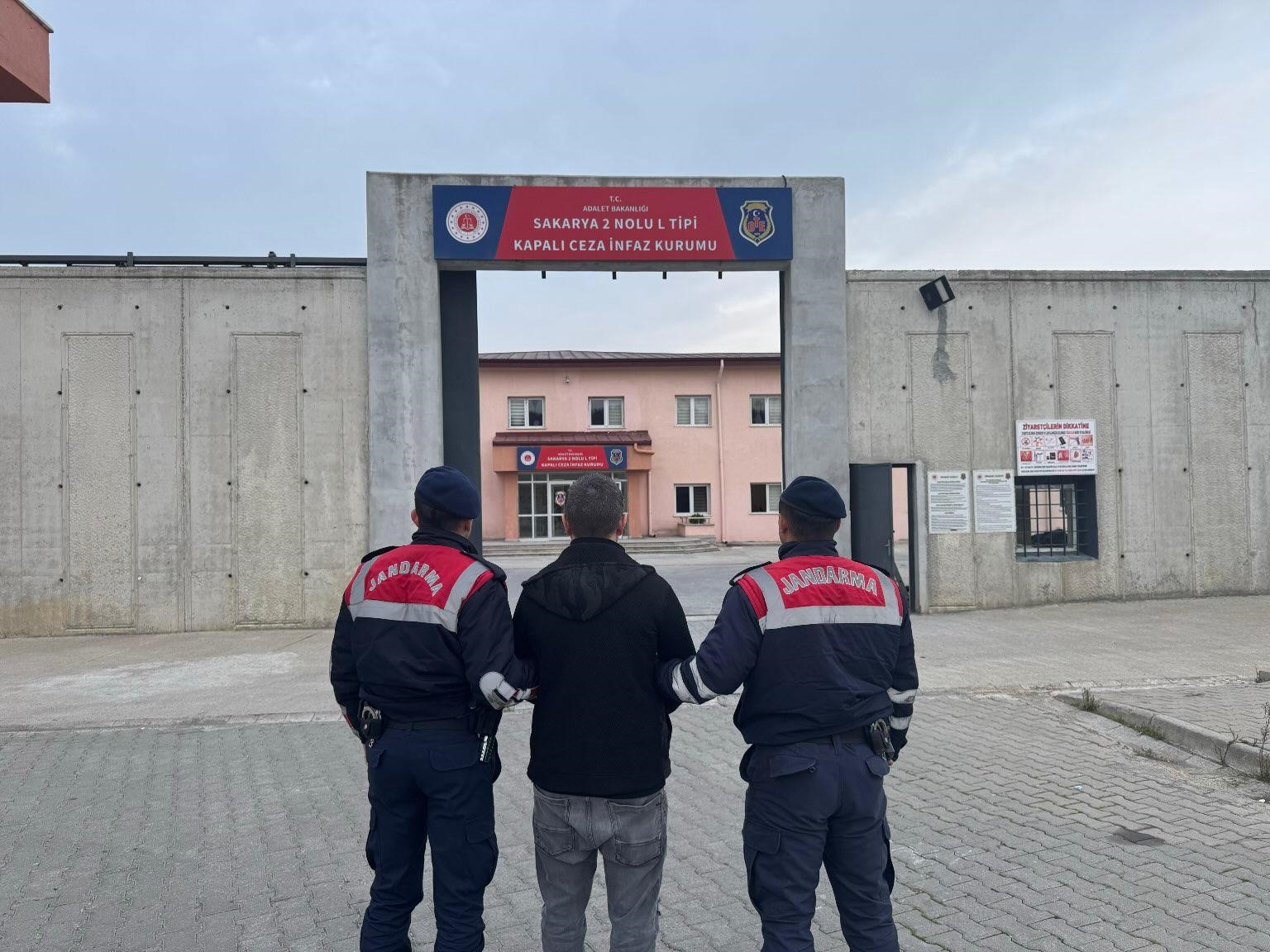 Sakarya’da jandarma suçlulara göz açtırmadı: 130 tutuklama