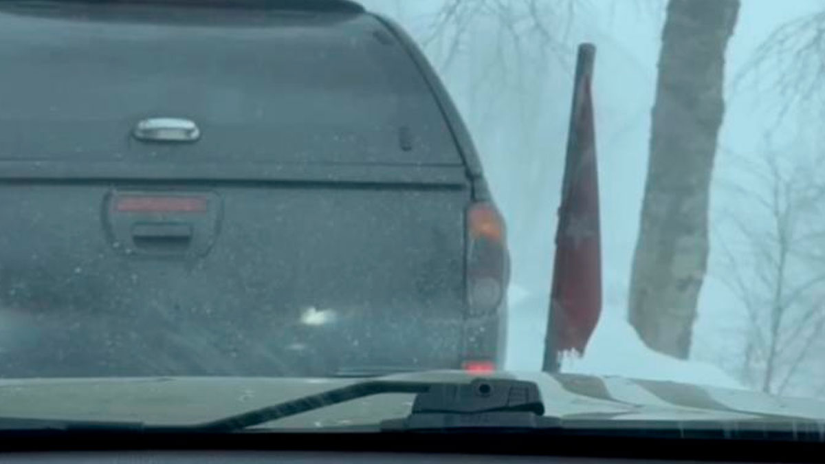 Düzce'de Off-Road tutkunları takdir topladı! Türk Bayrağı'nın kirlenmemesi için örnek davranış