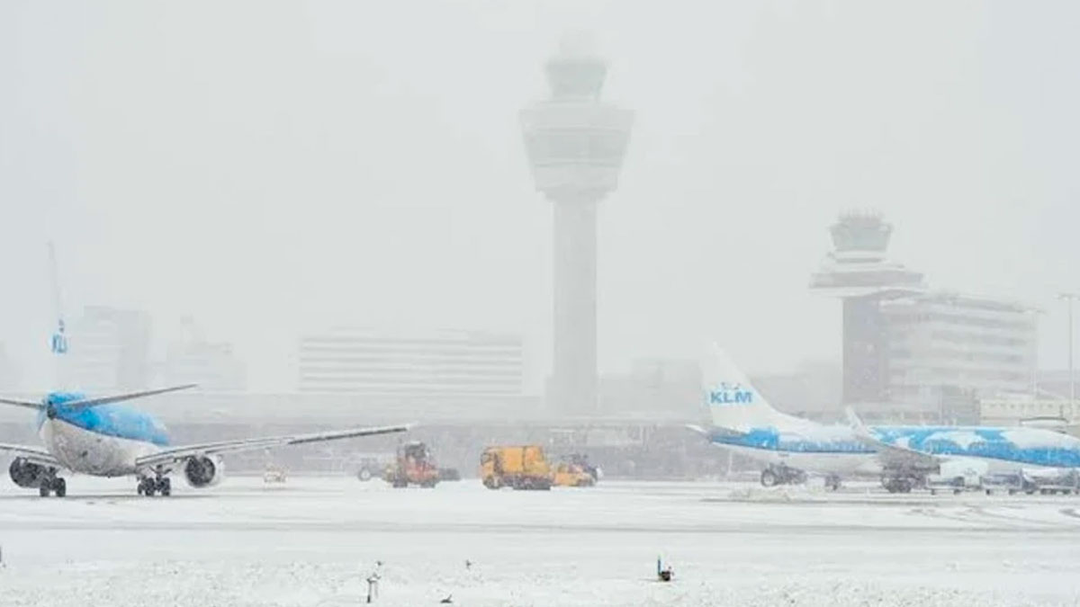 İngiltere'de kar esareti! Uçuşlar askıya alındı