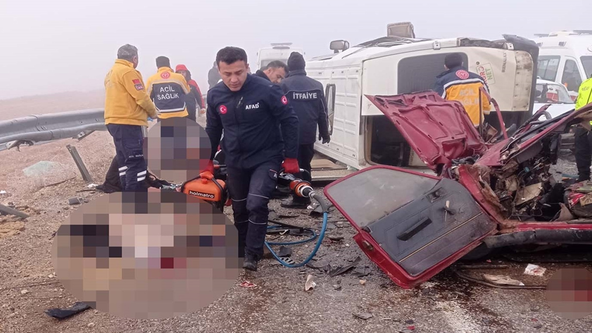 Kırşehir'de sis nedeniyle araçlar çarpıştı! Ölüler ve yaralılar var