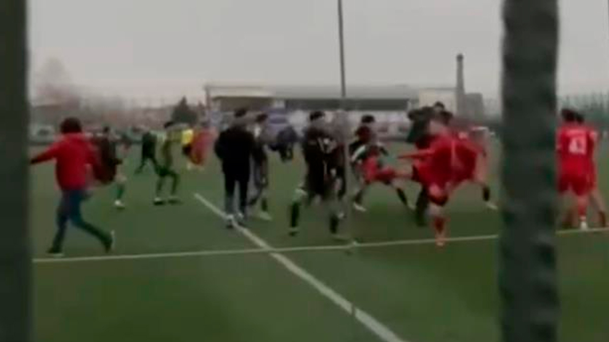 Bursa amatör liginde kavga! Yeşil saha boks ringine döndü