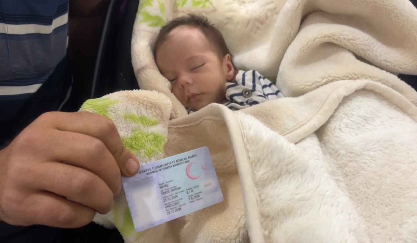 Bir çift yeni doğan bebeğine Ferdi Tayfur ismini koydu