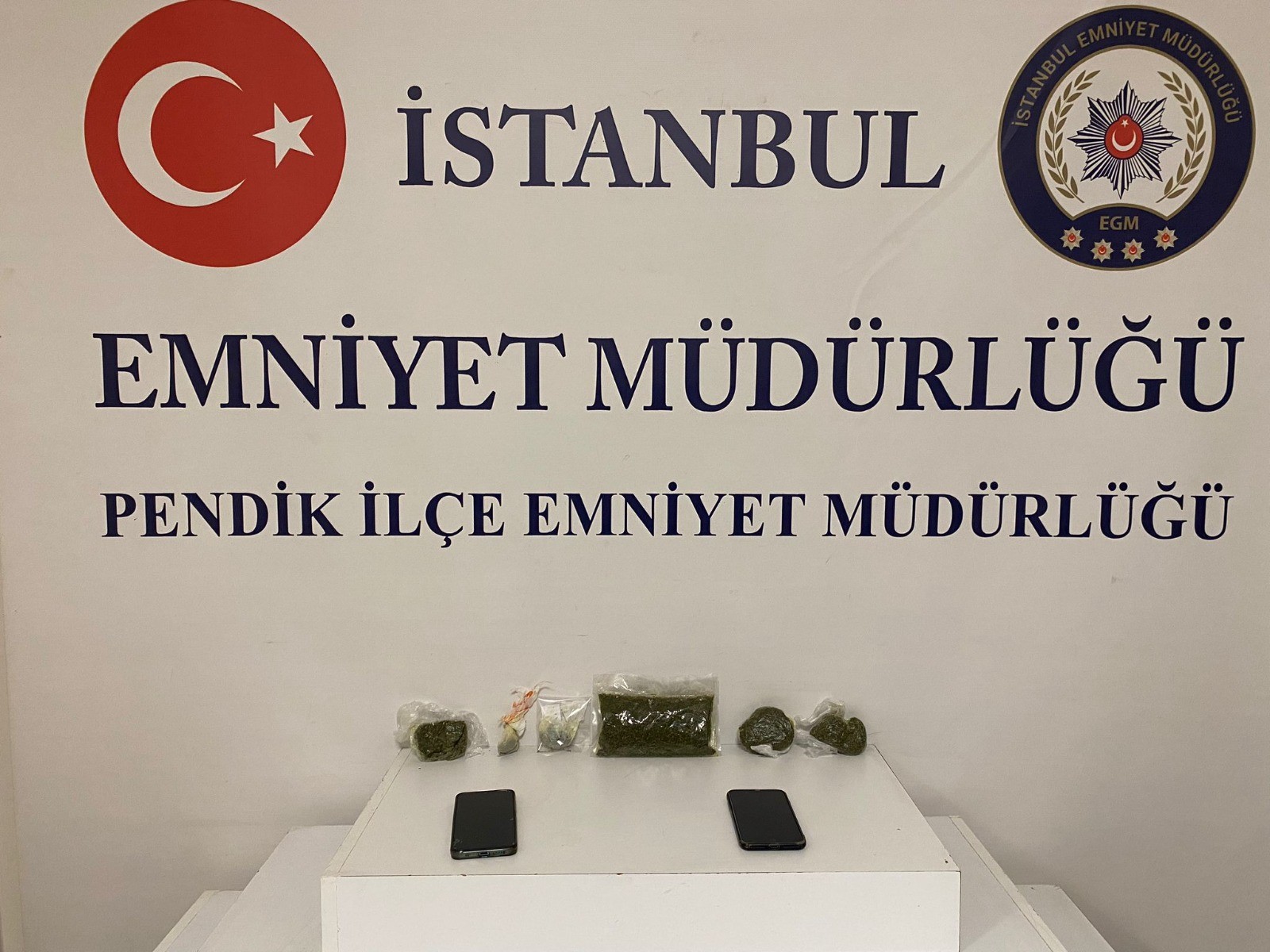 Esenyurt ve Pendik'te polis zehir tacirlerine göz açtırmadı: 5 gözaltı