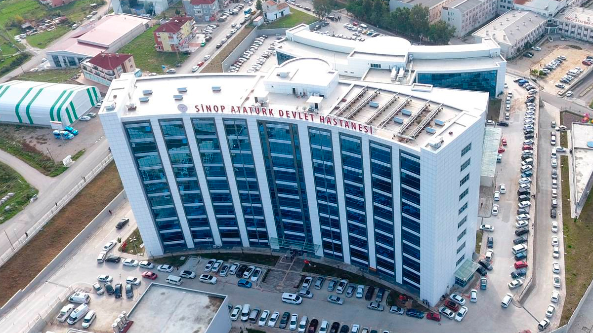 Sinop'ta intihar girişimi! Hastane çatısına çıkan kadın yürekleri ağza getirdi