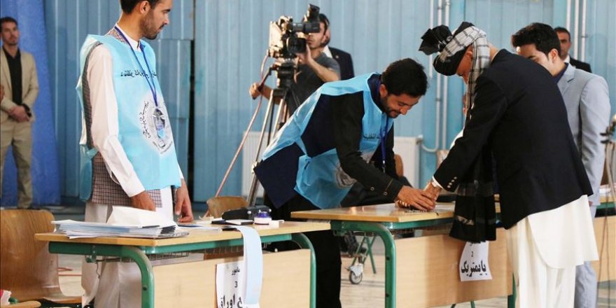 Afganistan'da oylar yeniden sayılacak