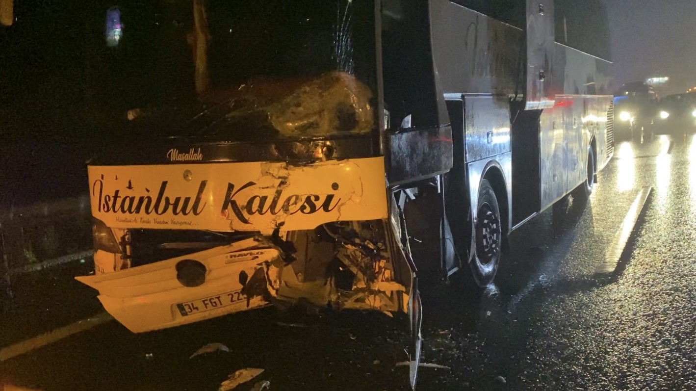 Sarıyer'de Kuzey Marmara Otoyolu'nda feci ölüm: Yola reflektör koyarken otobüs çarptı