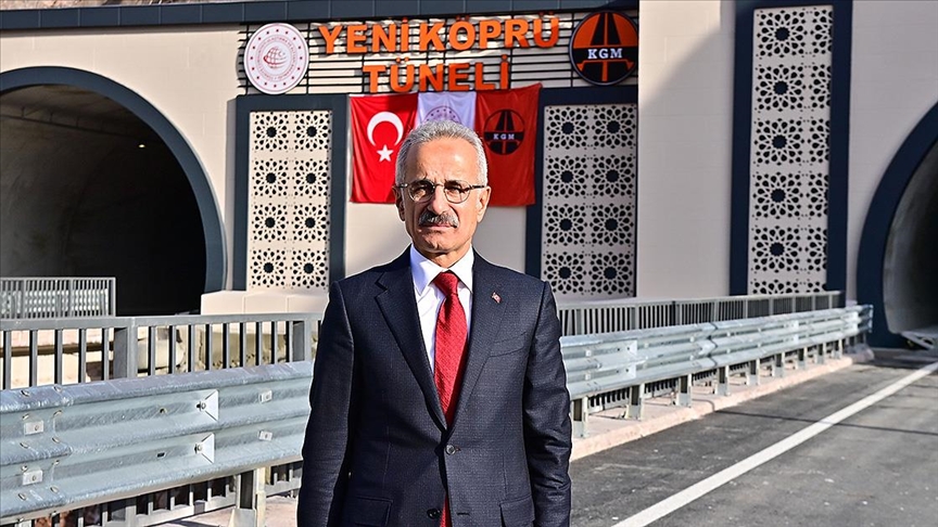 Bakan Uraloğlu duyurdu: Hakkari-Yüksekova yolundaki Yeniköprü Tüneli trafiğe açıldı
