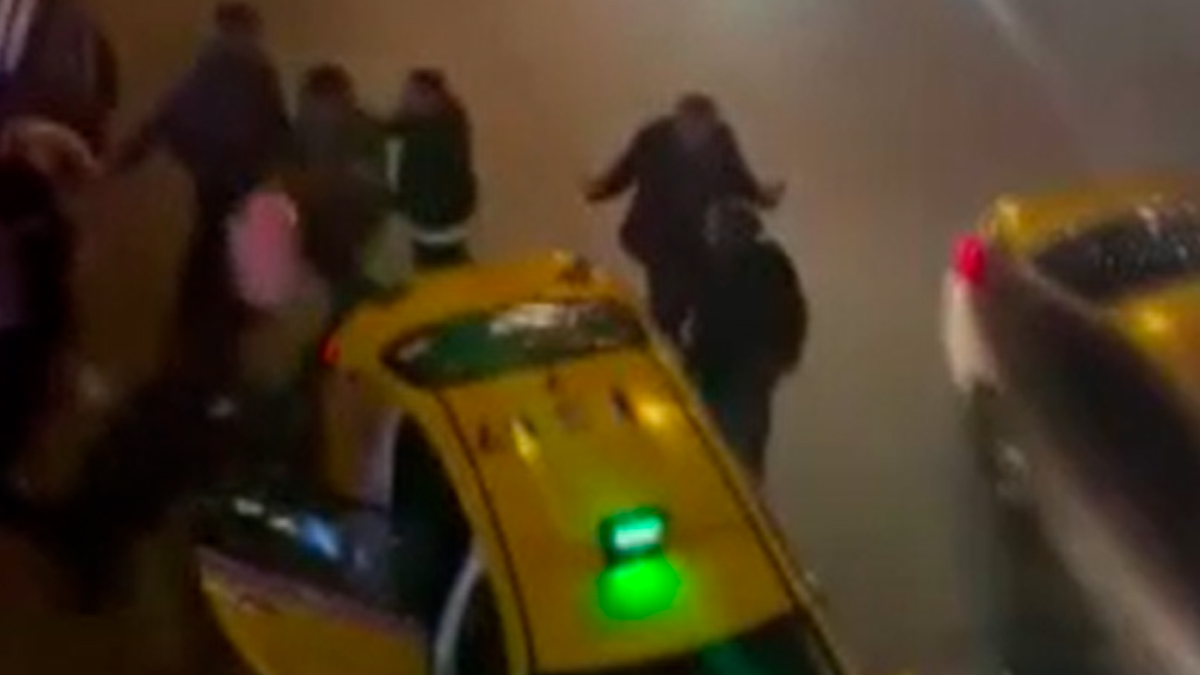 İstanbul'da taksici yolcusuna bıçak çekti