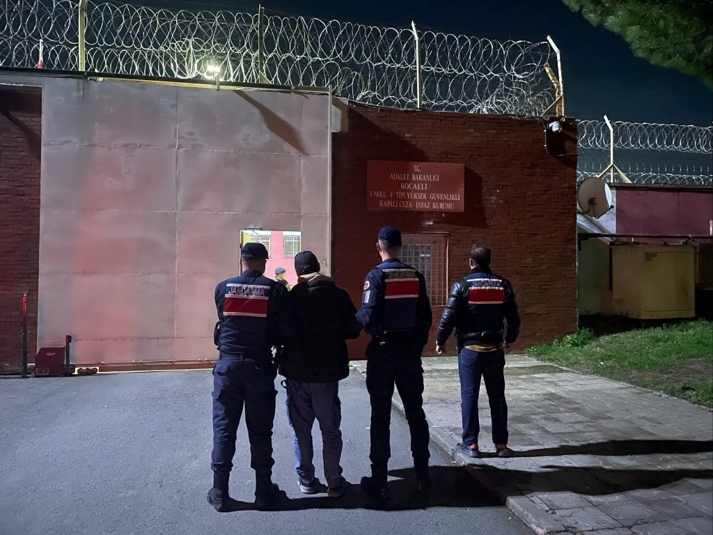 Eş zamanlı terör operasyonu! 3 DEAŞ üyesi gözaltına alındı