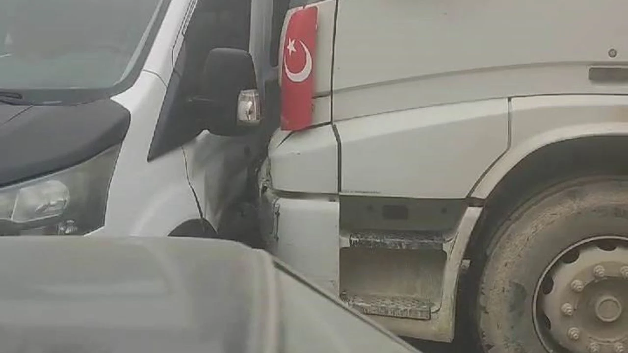 Elazığ’da freni boşalan kamyon 3 aracı biçti