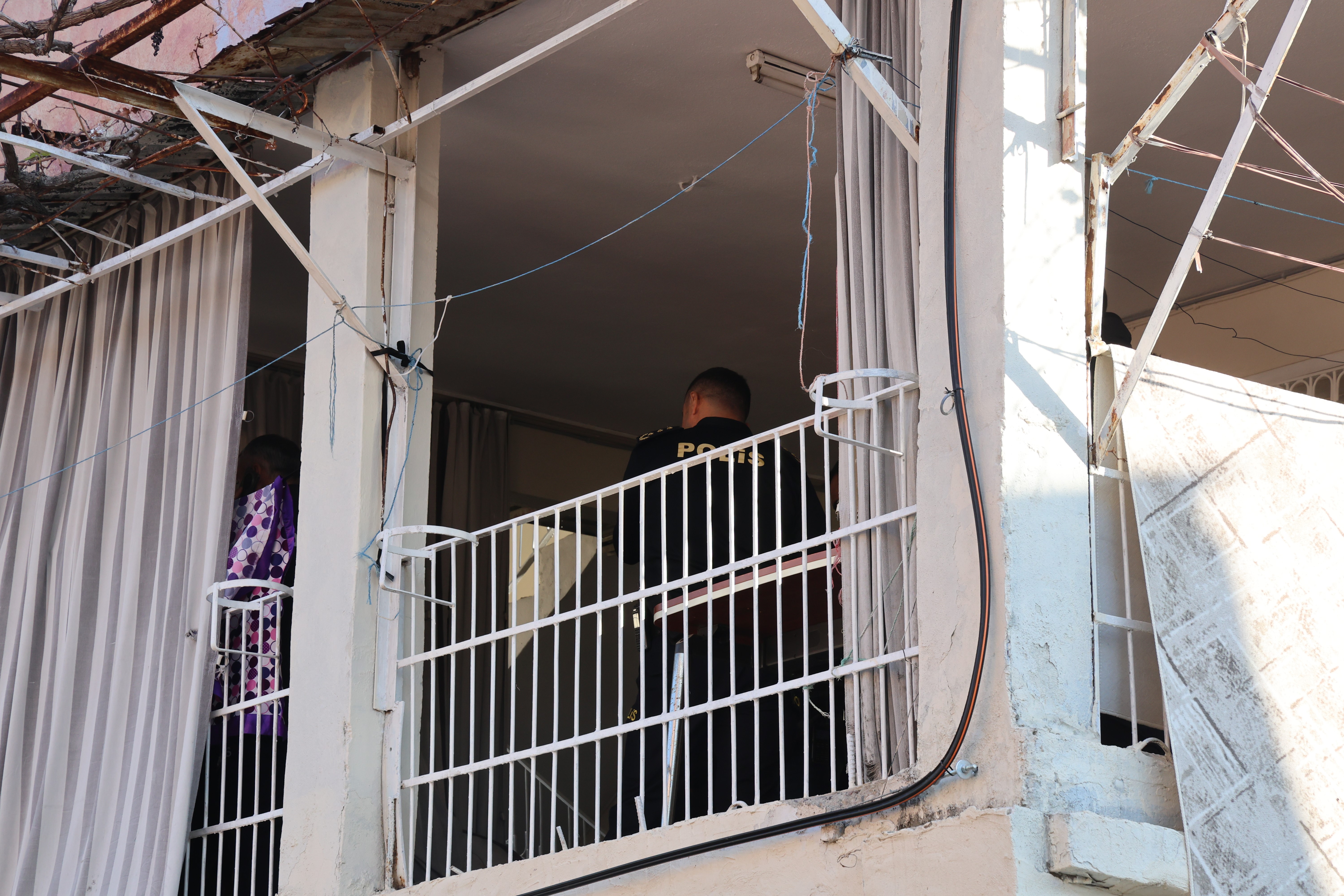 Adana'da kanlı kahvaltı! Aynı evde üç kişi bıçaklanarak öldürüldü