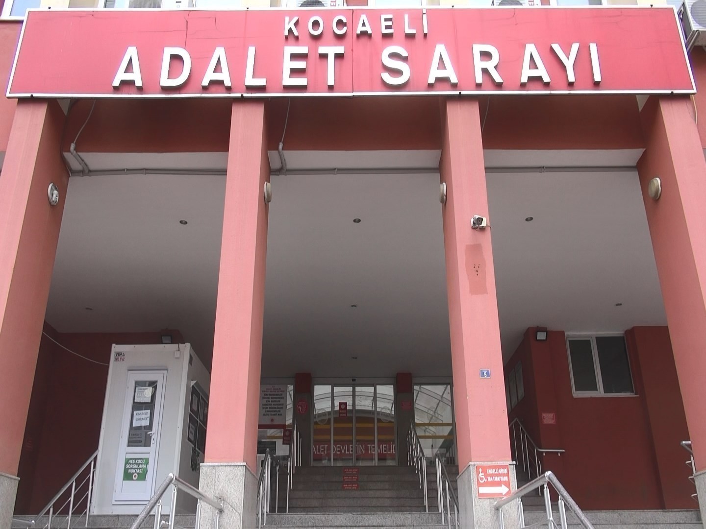 Mezarı kazılıp darp edilen genç kız şikayetçi olmadı! Sanıklara ceza yağdı