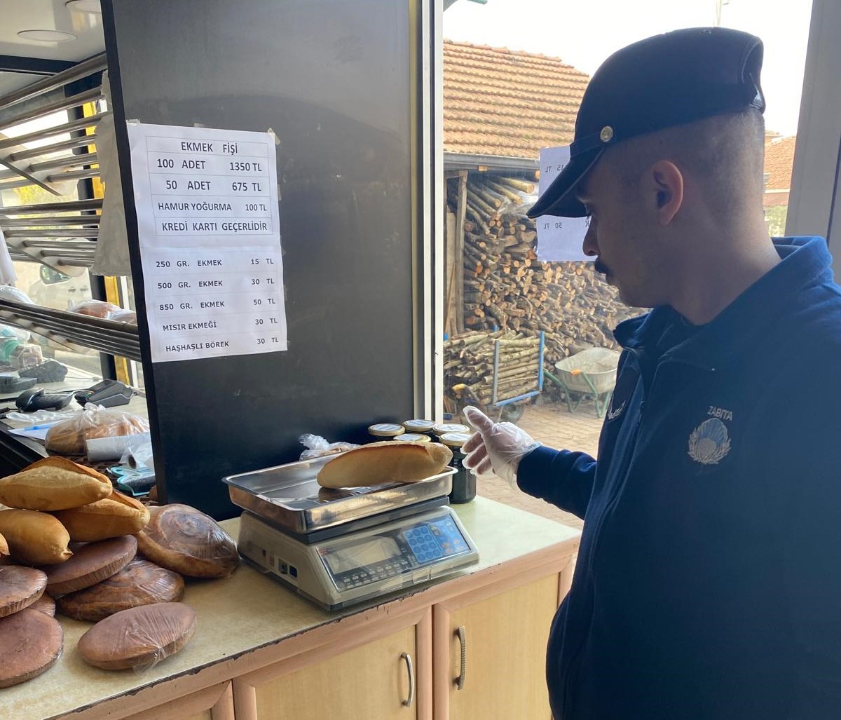 Zabıta ekipleri fırınları tek tek denetledi