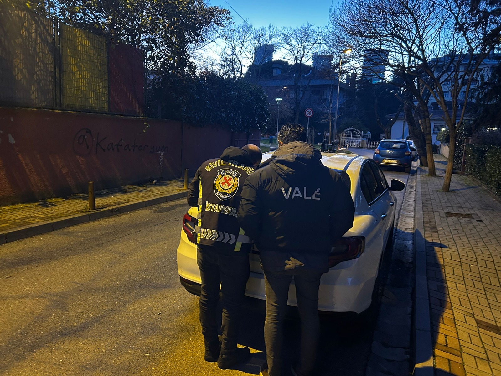 Beşiktaş'ta vale denetimi! 1 firari yakalandı