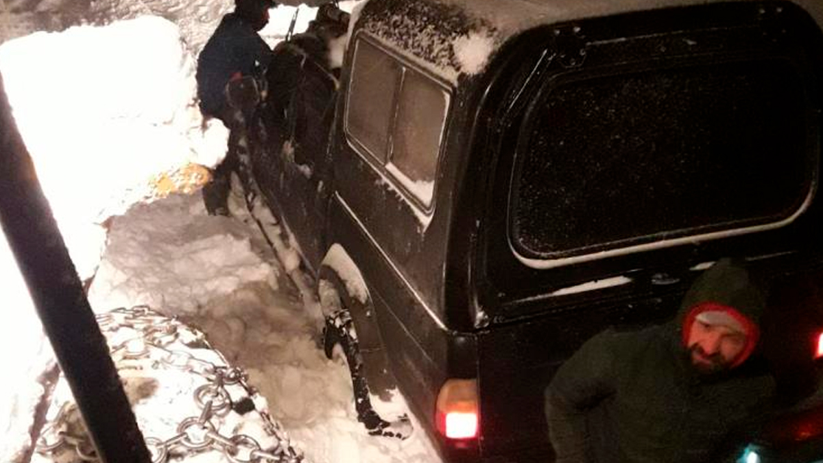 Sis Dağı'nda karda mahsur kalan 5 kişi kurtarıldı