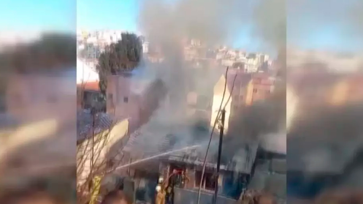 Beyoğlu'nda yangın! Evden 2'si çocuk 3 kişi son anda kurtarıldı