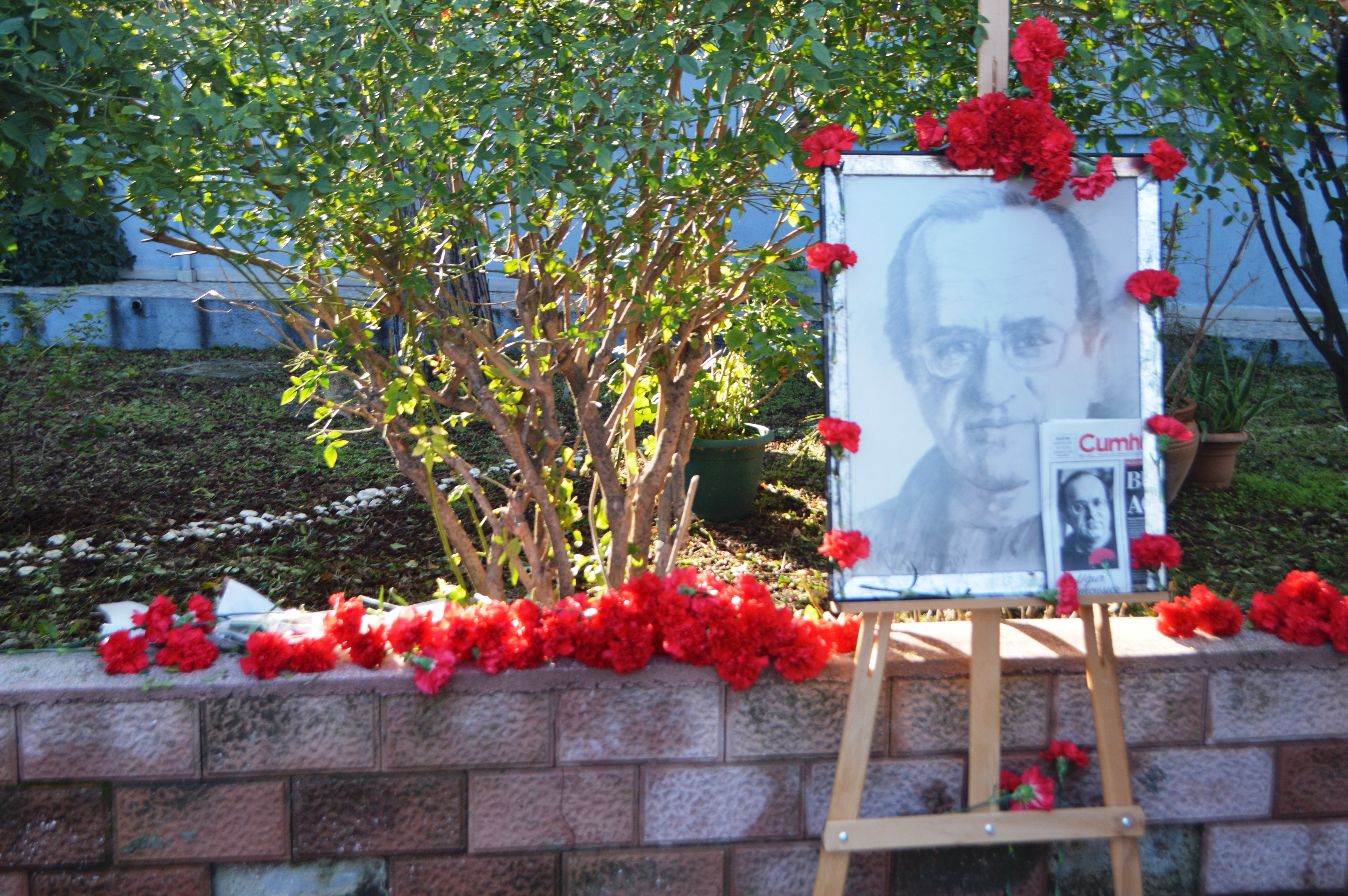 Uğur Mumcu vefatının 32. yılında evi önünde anıldı