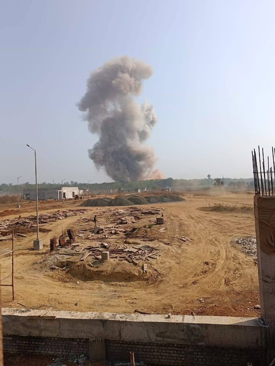 Hindistan’da mühimmat fabrikasında patlama: 8 ölü