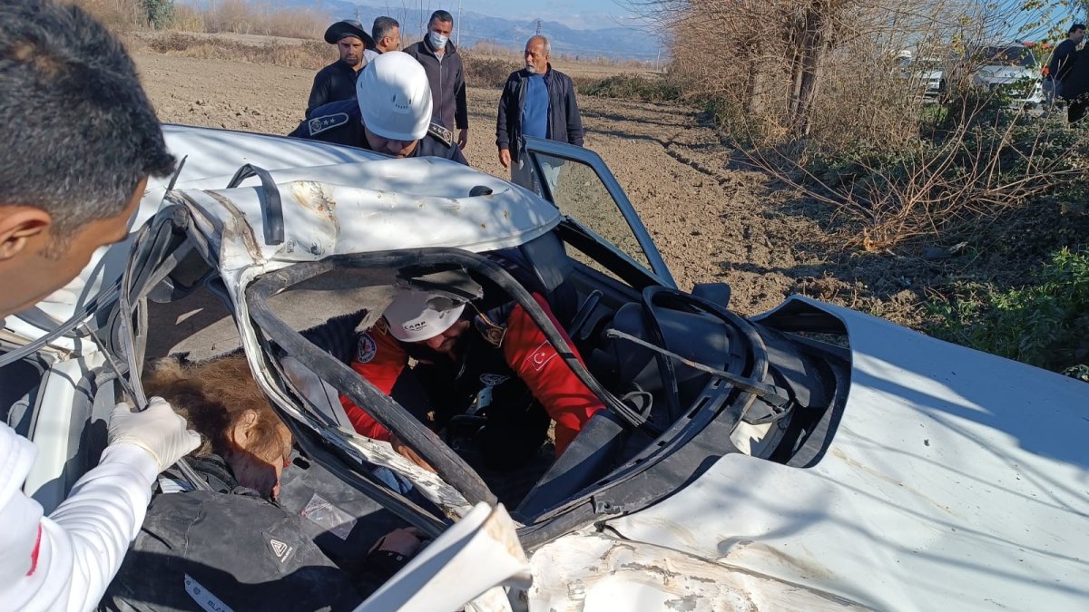 Osmaniye'de araç şarampole yuvarlandı! 2 kişi yaralı