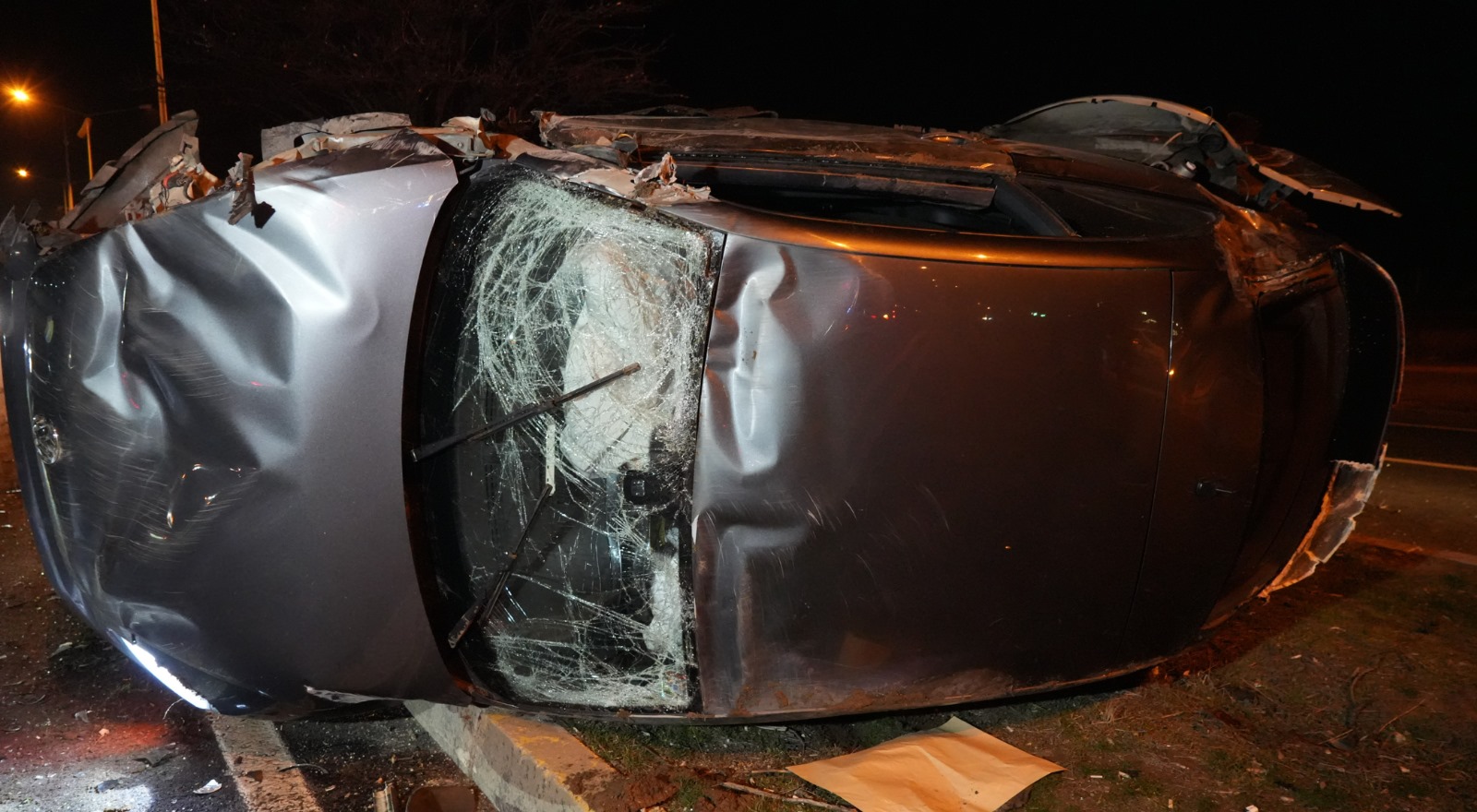 Tır ile çarpışan otomobil hurdaya döndü: 2 yaralı