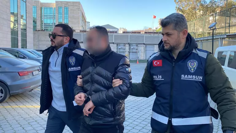Kendisinden para isteyen oğlunu ekmek bıçağıyla yaraladı