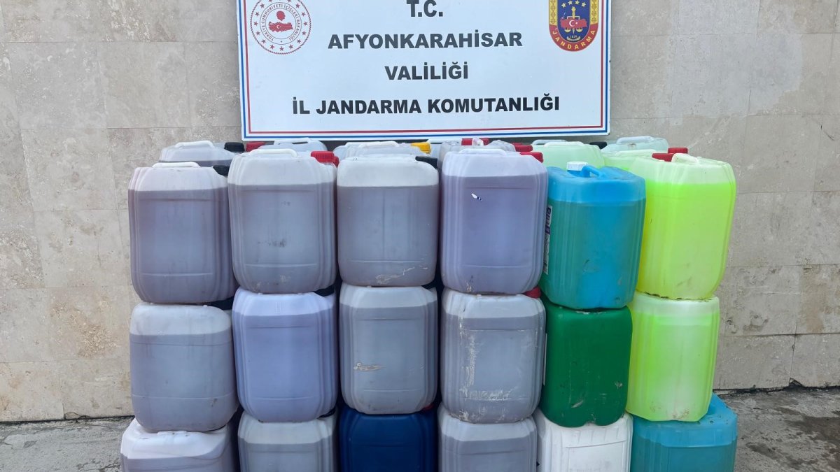 Afyon’da binlerce litre taklit temizlik ürünü yakalandı