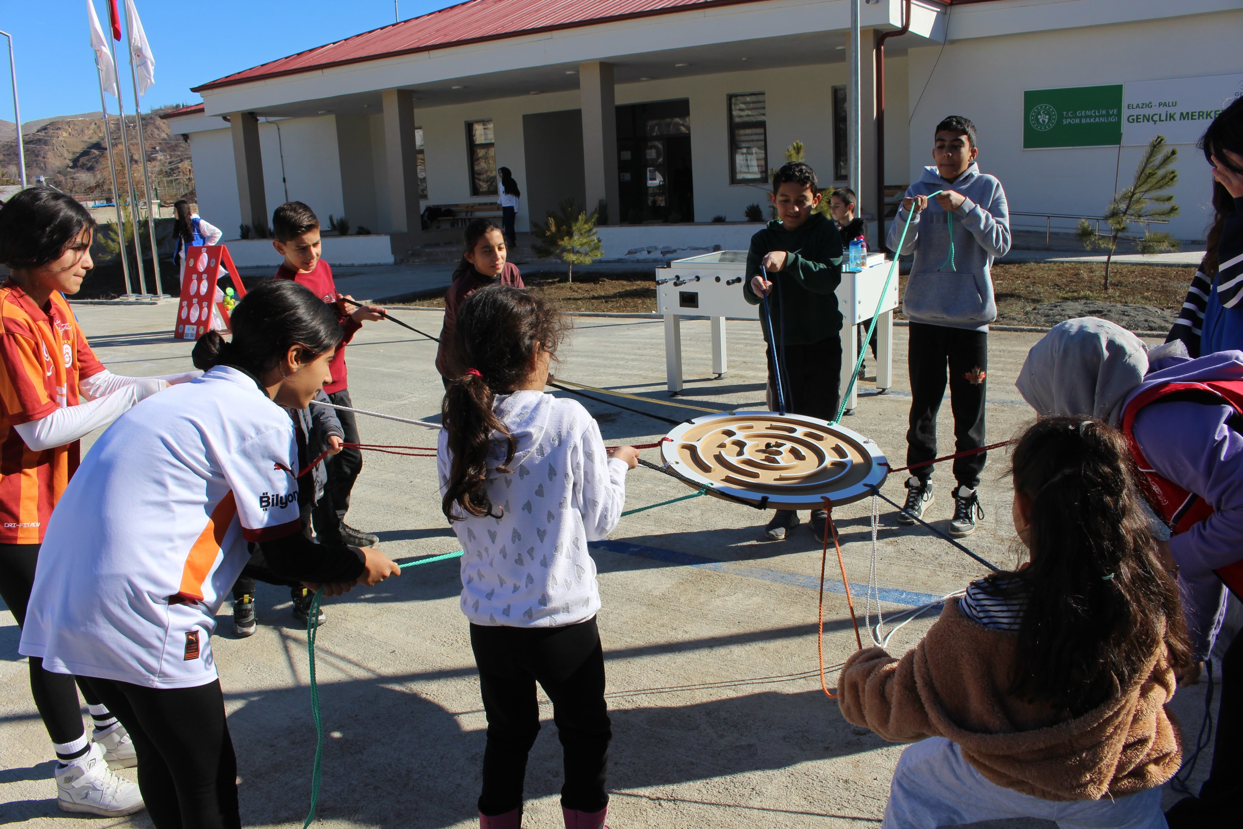 Elazığ'da kış kampı coşkusu başladı! Ortaya renkli görüntüler çıktı