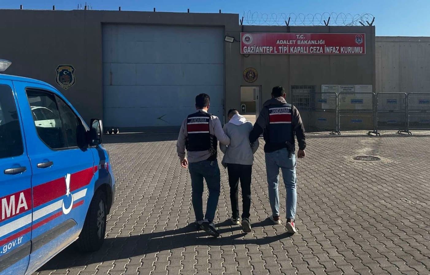 Hırsızlık suçundan aranan firari yakalandı