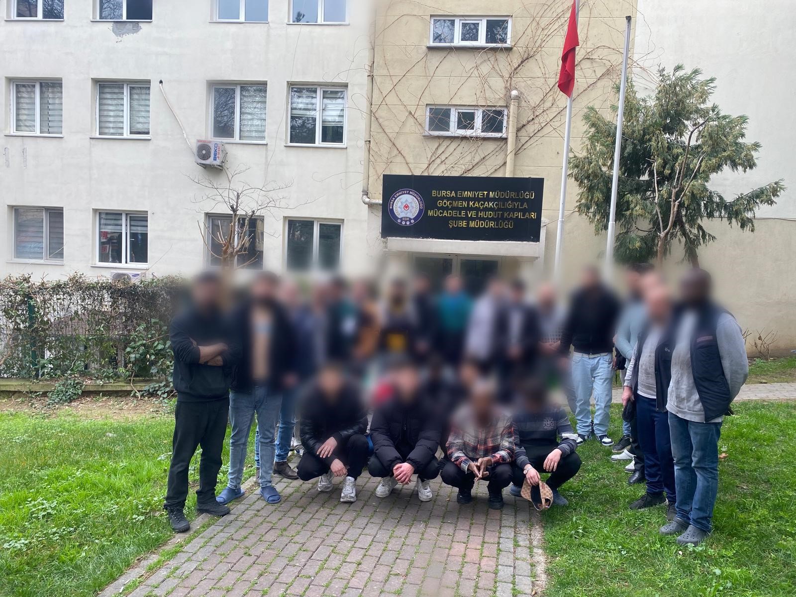 Bursa’da kaçak göçmen çalıştıran iş yerine baskın yapıldı