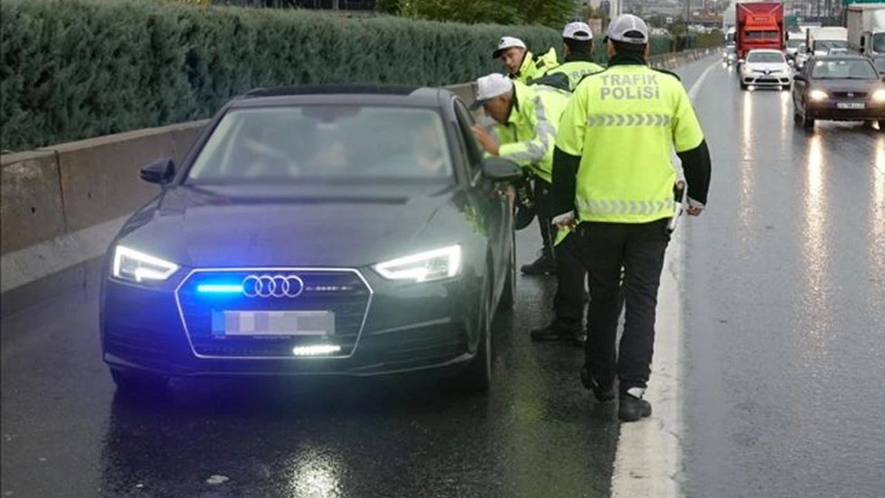 Bu hatayı yapana acımıyorlar! Çakar lamba kullanan aracın sürücüsüne 276 bin lira ceza verildi