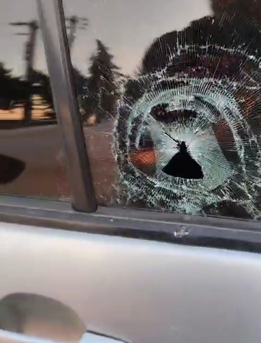 Suriye'den gelen yorgun mermi araca isabet etti