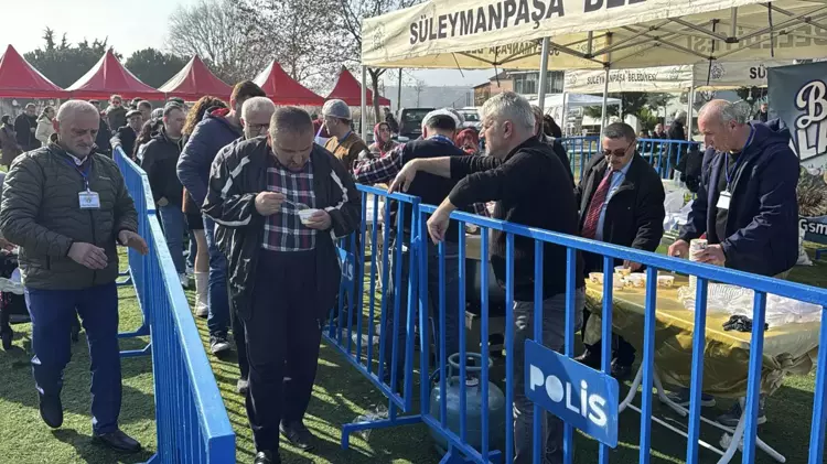 Tekirdağ’da 1 ton mıhlama dağıtıldı, vatandaşlar 500 metrelik kuyruk oluşturdu
