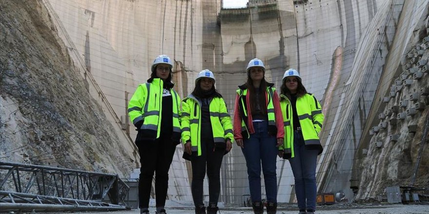 Türkiye'nin en yüksek baraj inşaatına 'kadın eli'