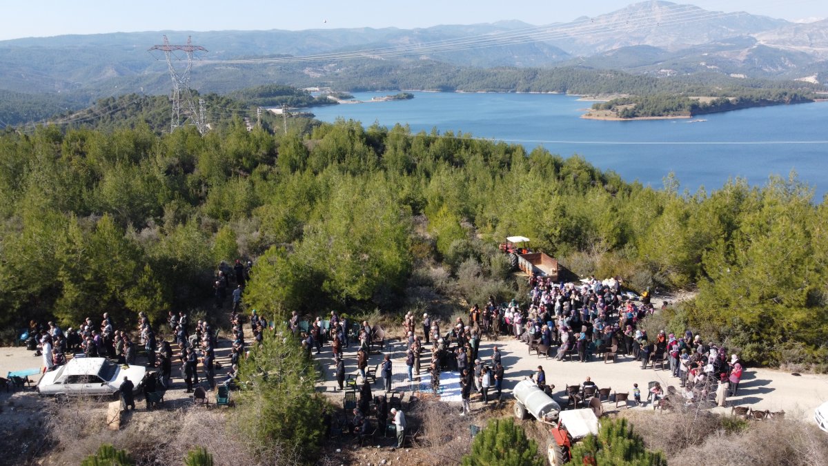 Adana'da kuraklık panik yarattı! Çiftçiler yağmur duasına çıktı