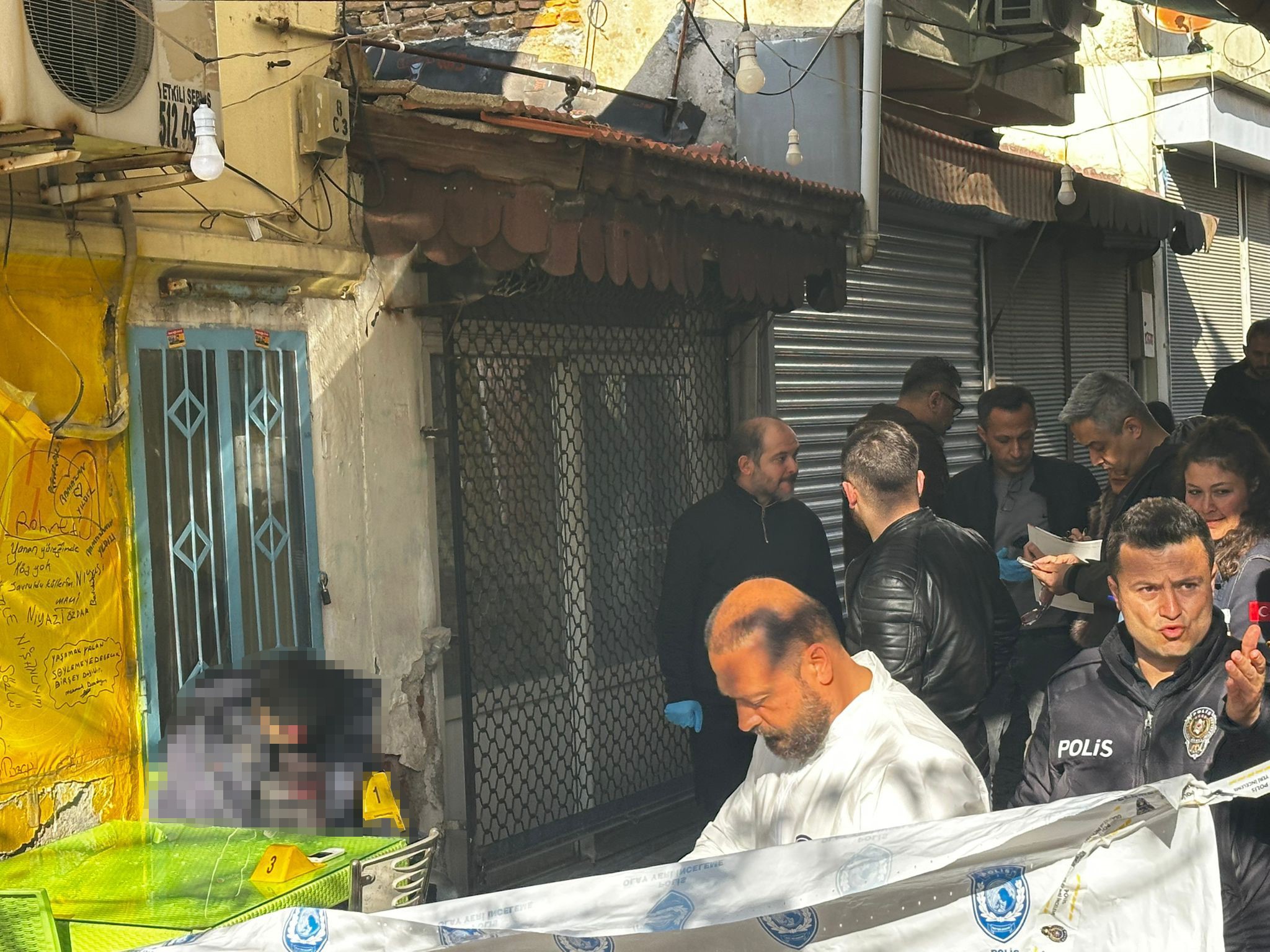 Sandalyede ölü bulunan şahsın katil zanlısı yüzlerce saatlik görüntü izlenerek yakalandı