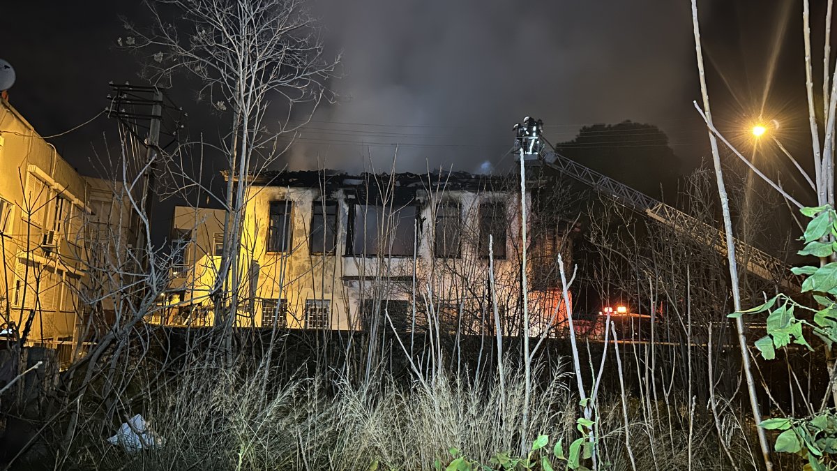 Antalya'da tarihi binada yangın! Geçen seneye kadar aktif kullanılıyordu