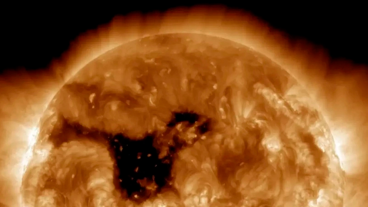 Güneş fırtınaları kapıda! 800 bin kilometre genişliğinde devasa delik tespit edildi