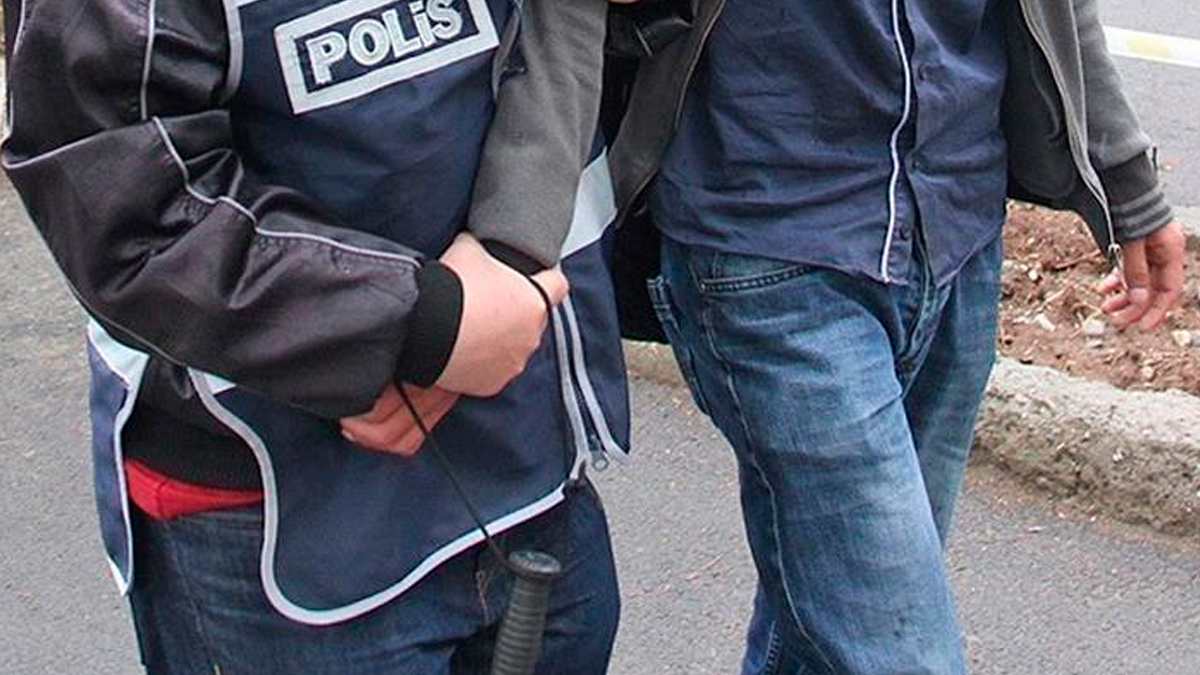 Antalya'da eş zamanlı silah baskını! 18 kişi hakkında işlem yapıldı