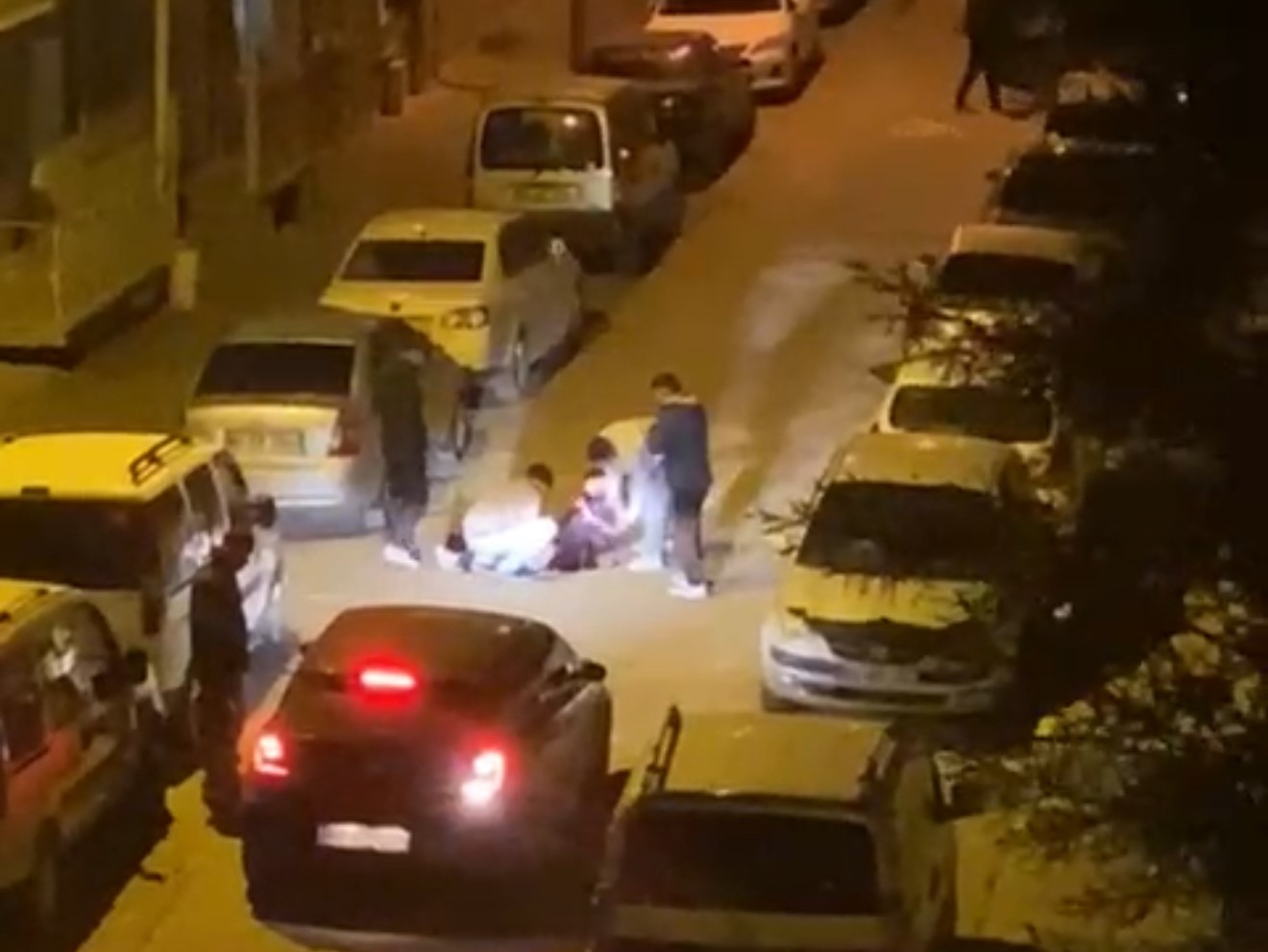 Gençler arasında başlayan tartışmada kanlar aktı