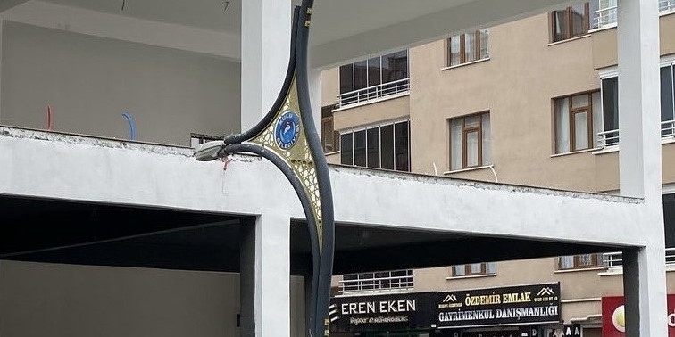 Konya'da iş kazası! Boya ustası merdiven boşluğundan zemine düştü