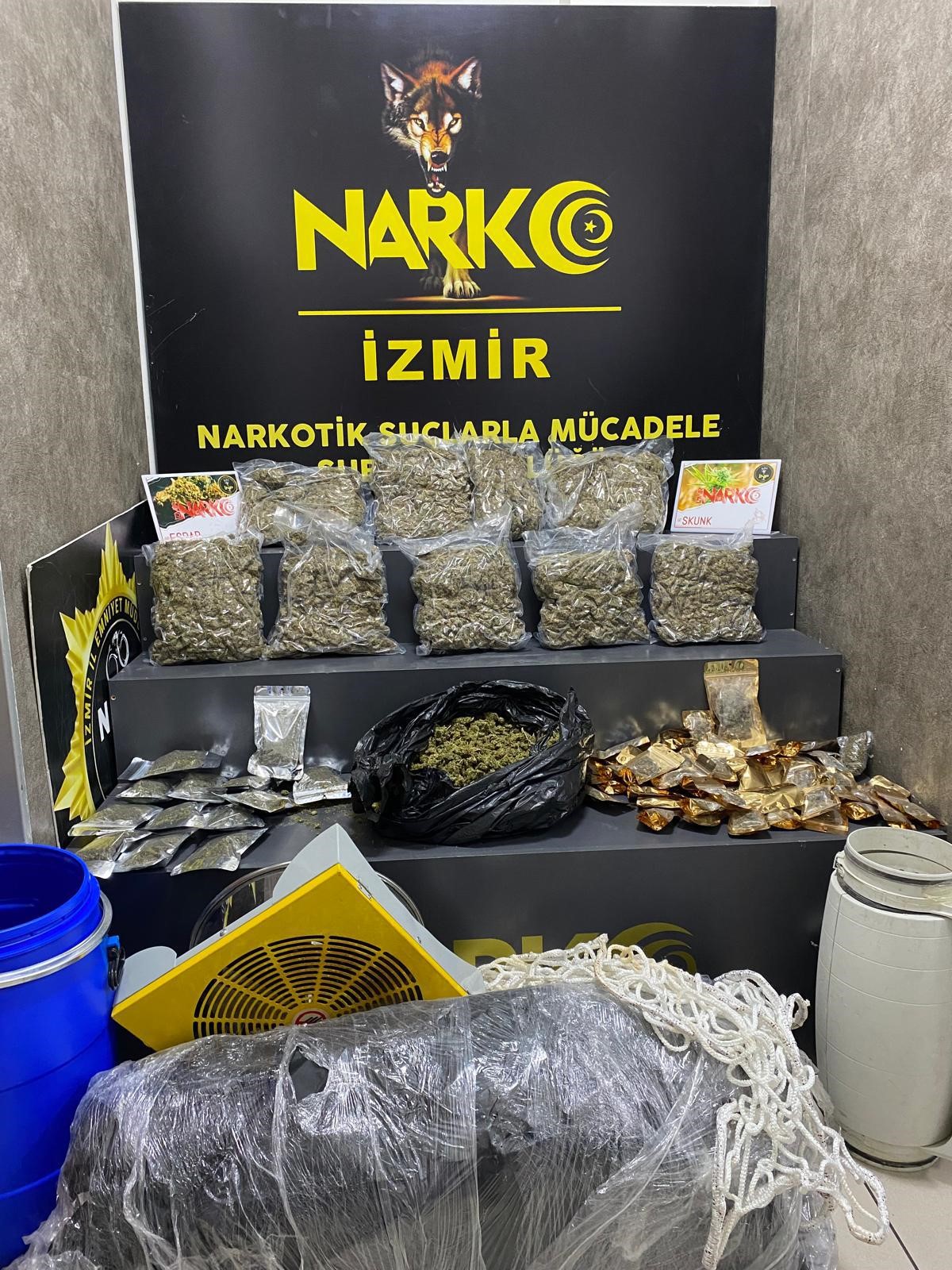 İzmir'de iki uyuşturucu operasyonu: 3 tutuklama