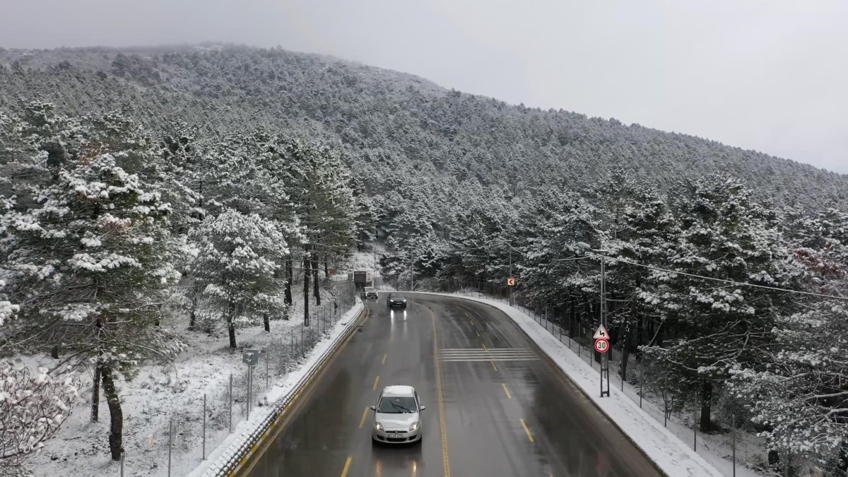 Aydos Ormanı beyaza büründü