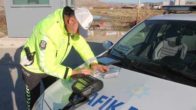 Trafiğe açık yolda yarış yapanlara 41 bin lira ceza