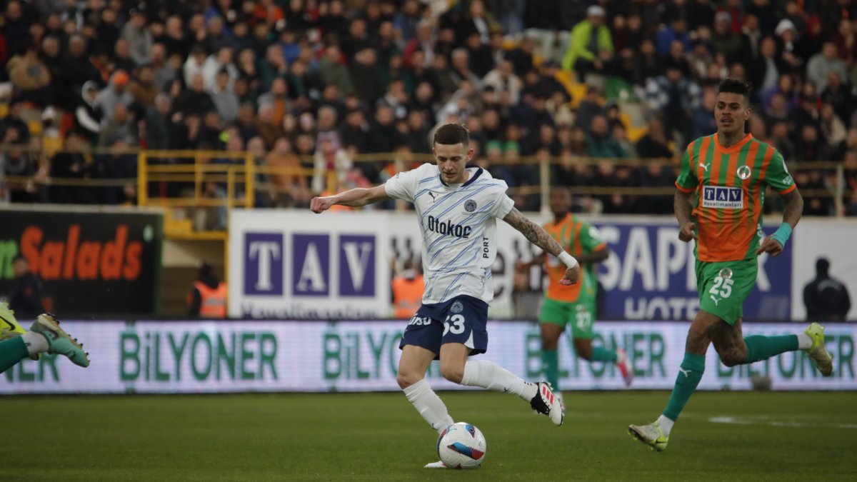 Fenerbahçe'nin Süper Lig'de 4000. golünü Szymanski attı