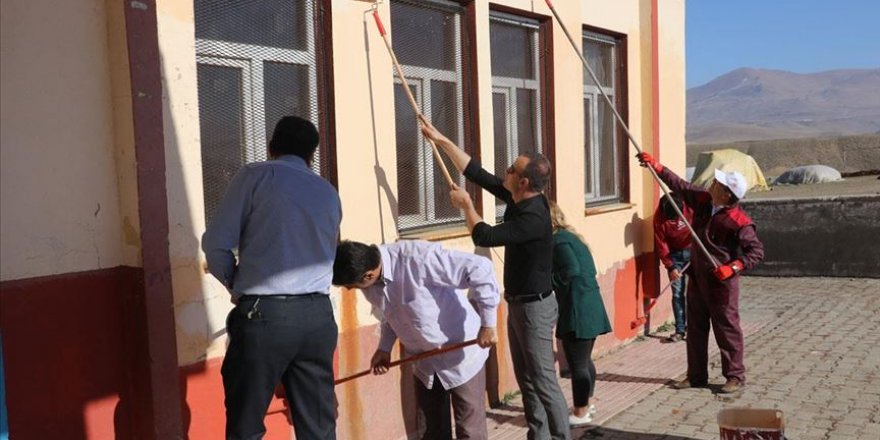 Gönüllü eğitim neferleri köy okullarını güzelleştiriyor