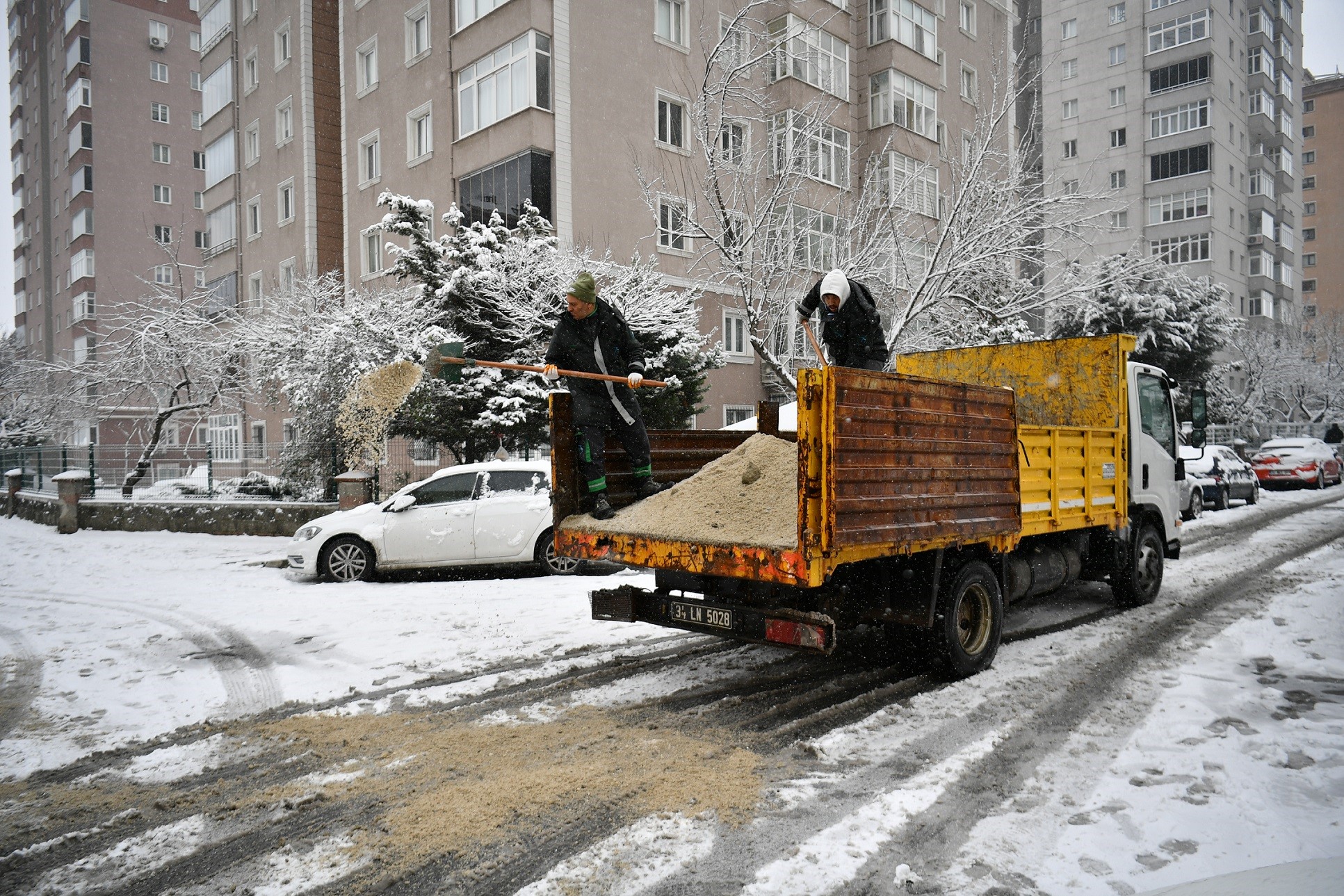 Beylikdüzü Belediyesi'nden karla etkin mücadele
