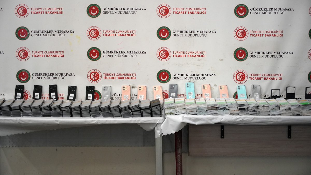 Kapıkule'de kaçakçılık operasyonu! Milyonlarca lira değerinde cep telefonu yakalandı
