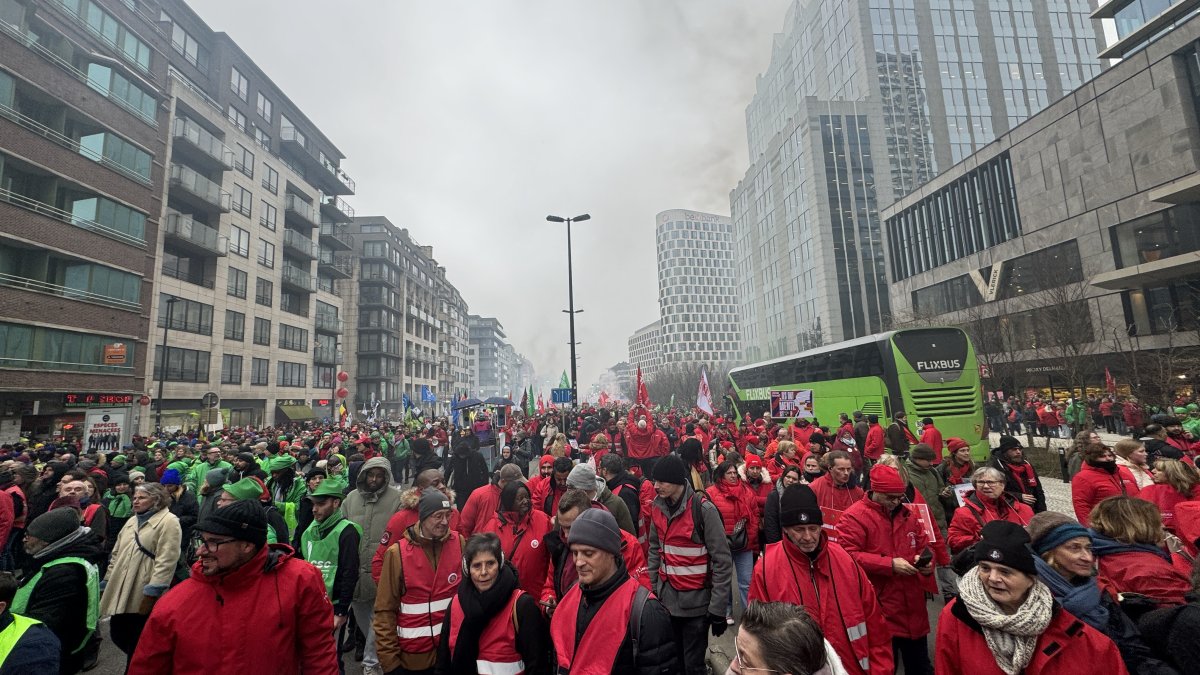 Belçika'da binlerce kişi sokağa döküldü!