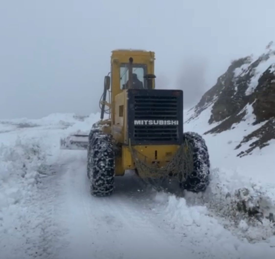 Malatya'da karla kaplı yollar yeniden açılıyor
